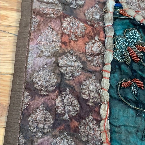 Beautiful embroidered pillow or art piece - Picture 7 of 8